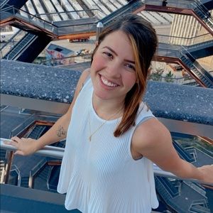 Meet your Posher, Lara